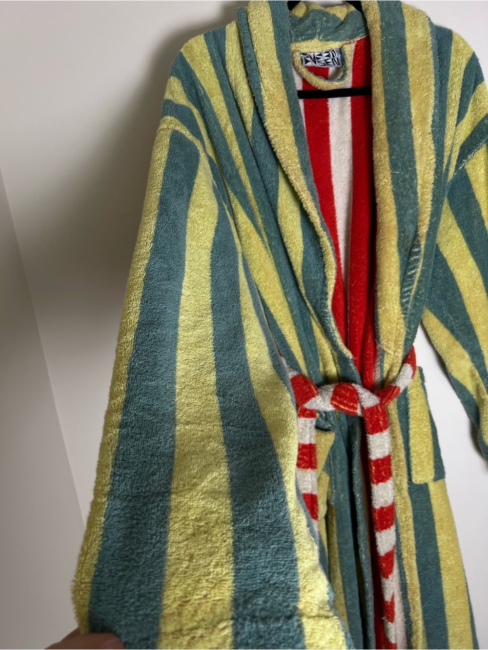 Dusen Dusen Robe - Picture 6 of 6